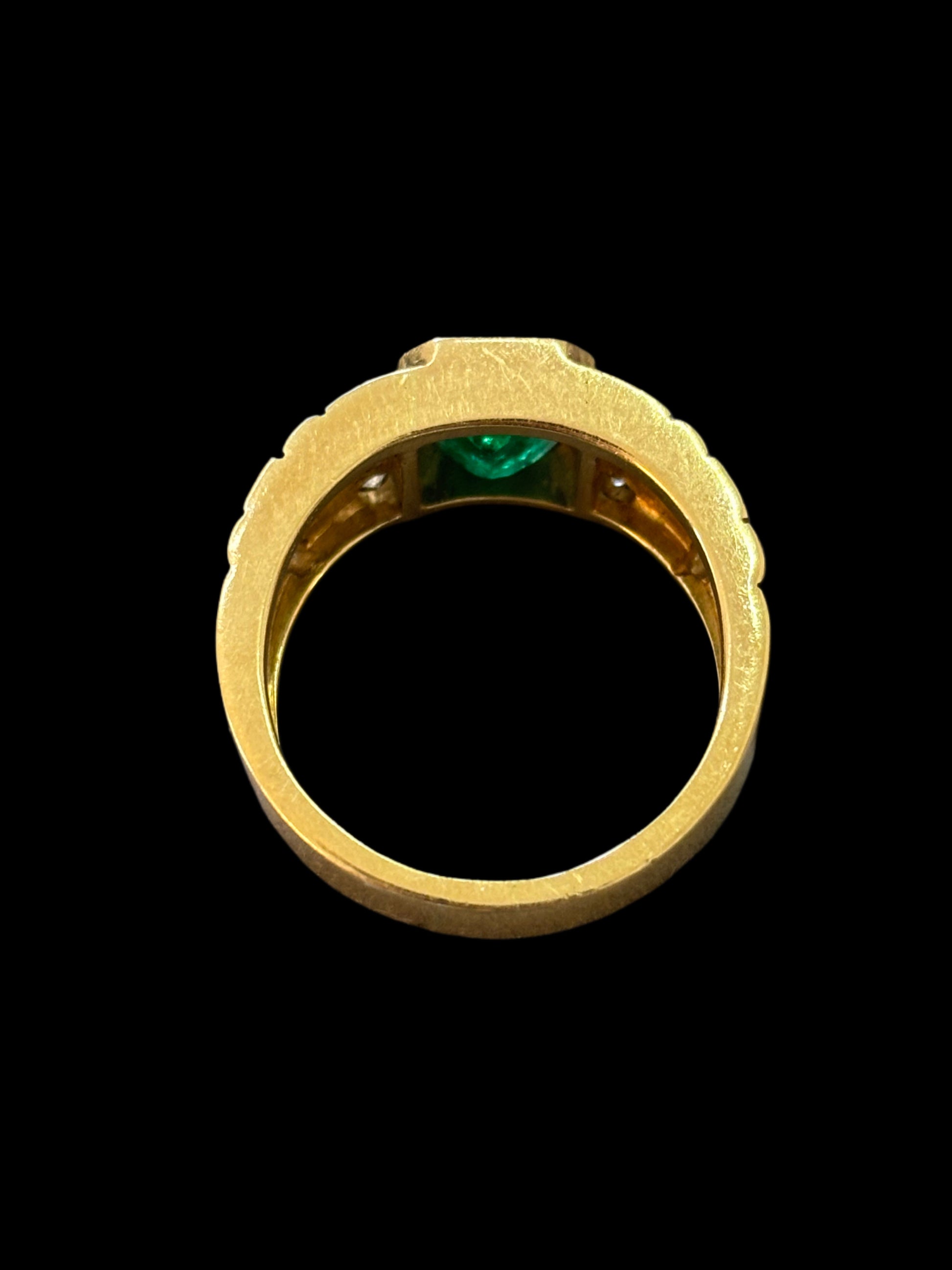 YELLOW GOLD RING WITH EMERALD AND DIAMOND 9.9GR 18kt